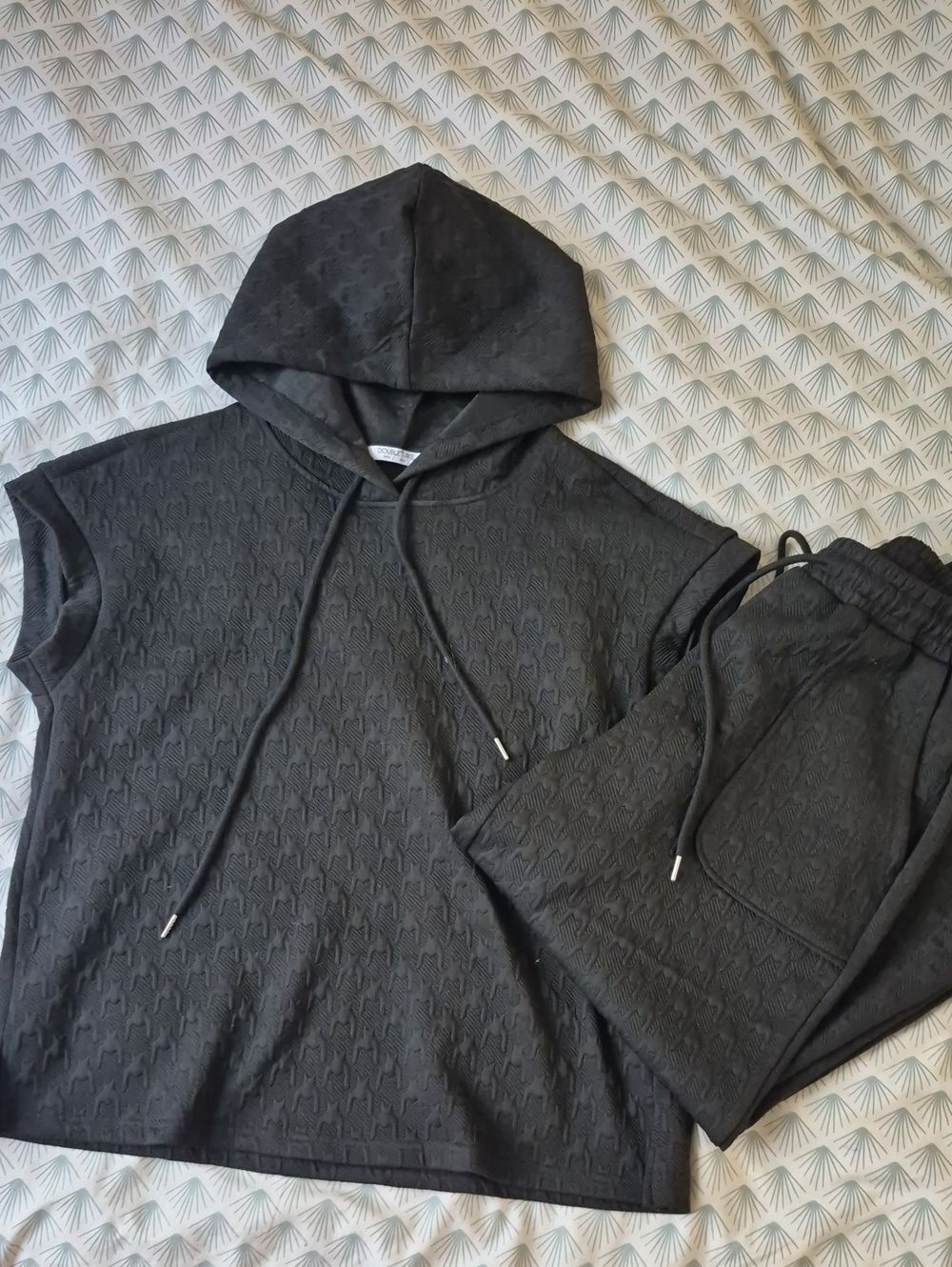 Charcoal Textured Short-Sleeve Hoodie With Wide Leg Crop Pant Set Sz M